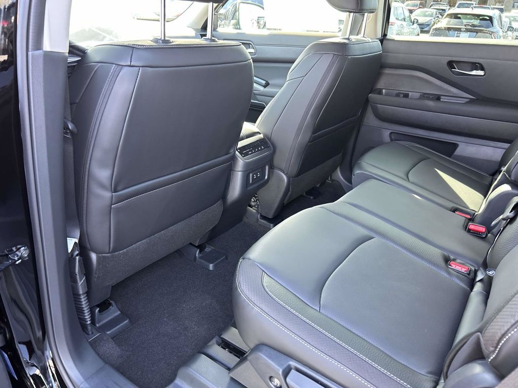 2026 Nissan Pathfinder SL - Photo 22