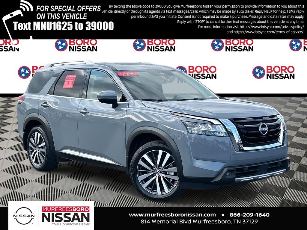 2022 Nissan Pathfinder Platinum's photo