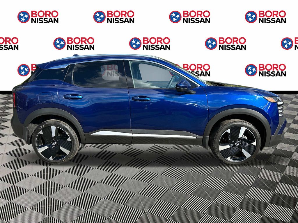 2025 Nissan Kicks SR photo 2
