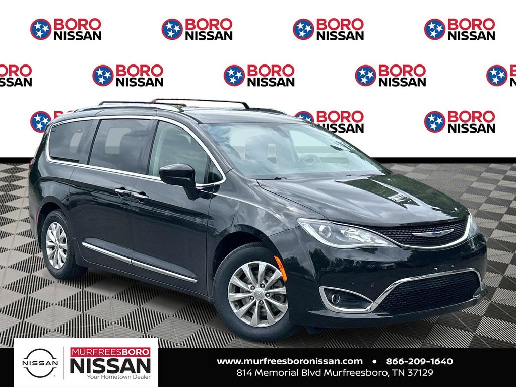2019 Chrysler Pacifica Touring L's photo