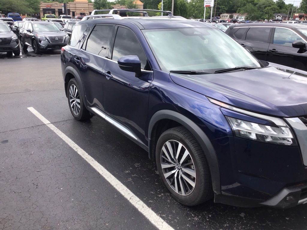 2022 Nissan Pathfinder Platinum 4WD's photo