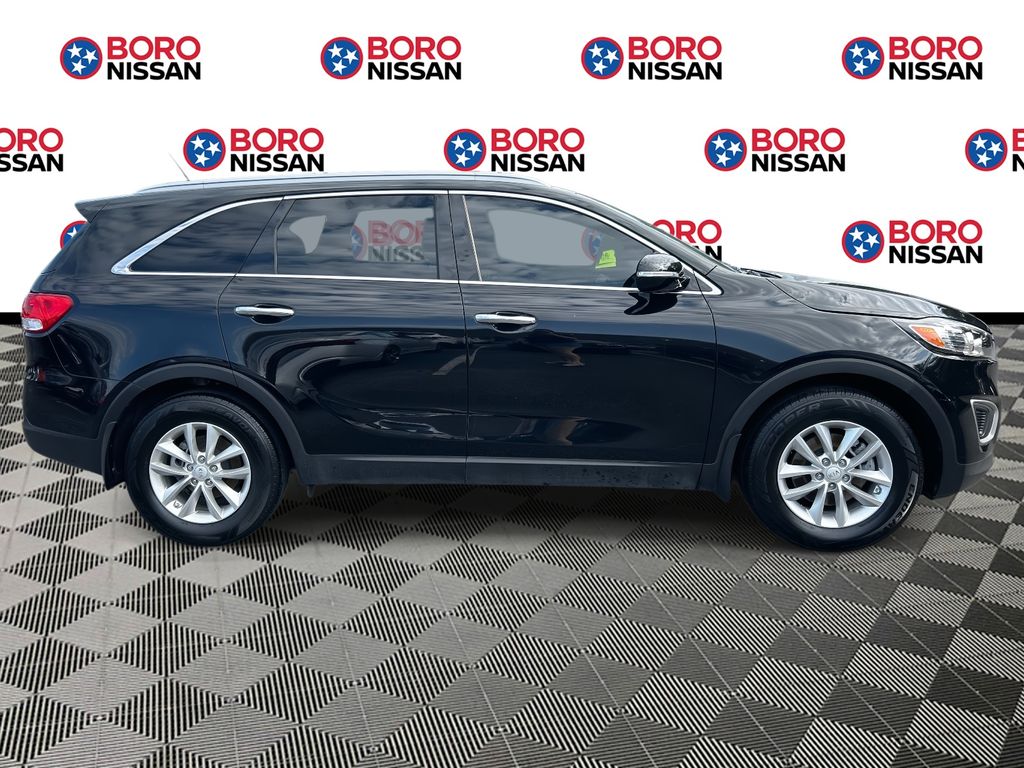2017 Kia Sorento LX photo 2