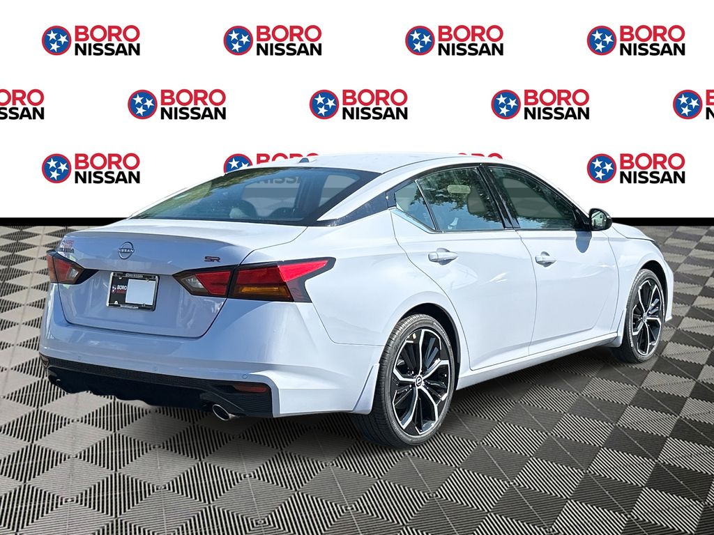 2025 Nissan Altima SR photo 3