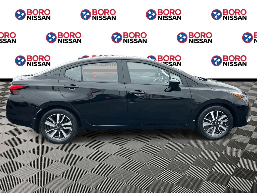 2025 Nissan Versa 1.6 SV photo 2
