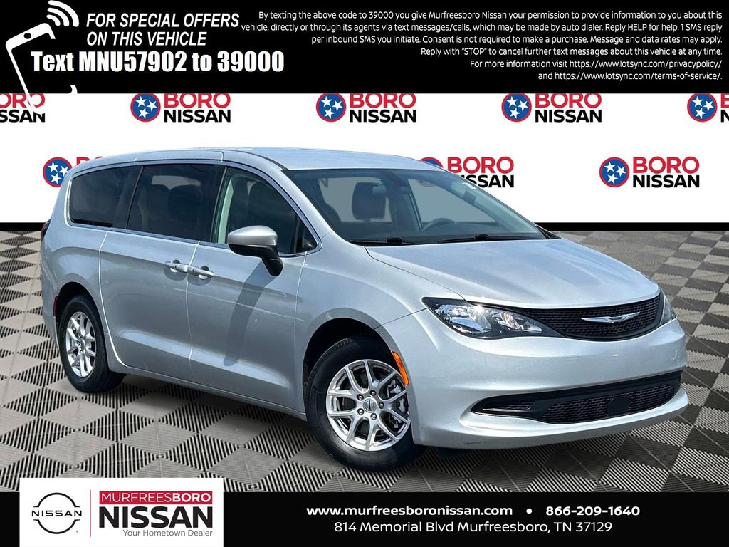 2022 Chrysler Voyager LX's photo