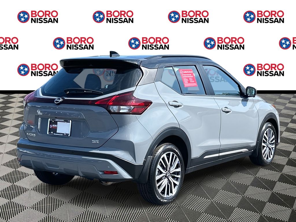 2023 Nissan Kicks SR photo 2