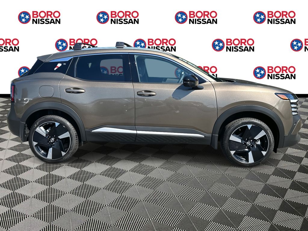 2026 Nissan Kicks SR photo 2