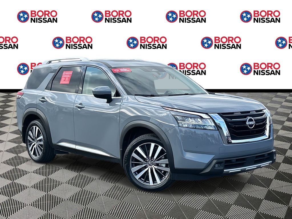 2022 Nissan Pathfinder Platinum's photo