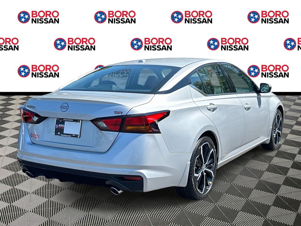 2025 Nissan Altima SR photo 3