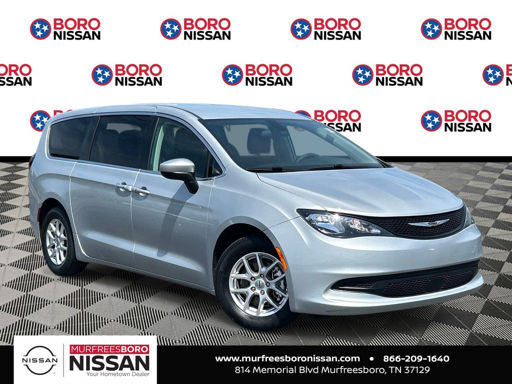 2022 Chrysler Voyager LX's photo
