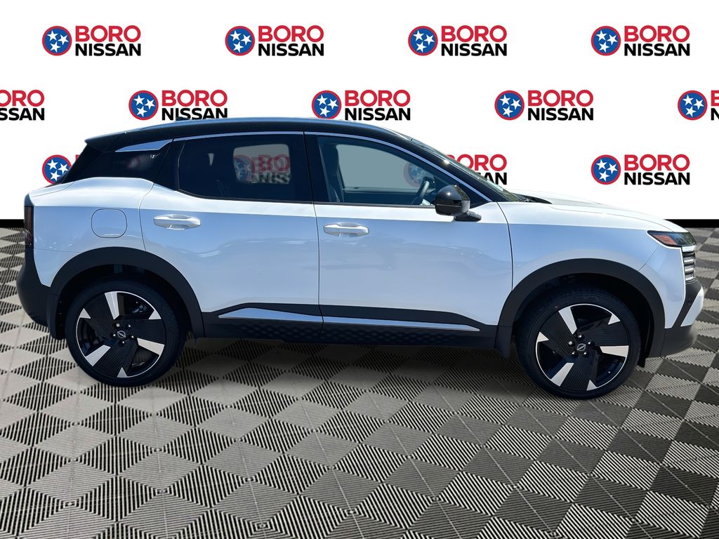 2025 Nissan Kicks SR photo 2