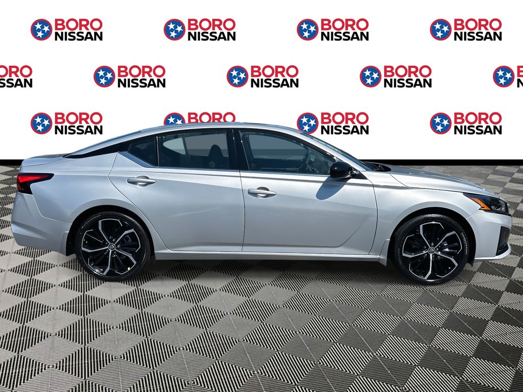 2025 Nissan Altima SR photo 2