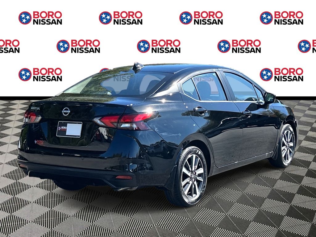 2025 Nissan Versa 1.6 SV photo 2