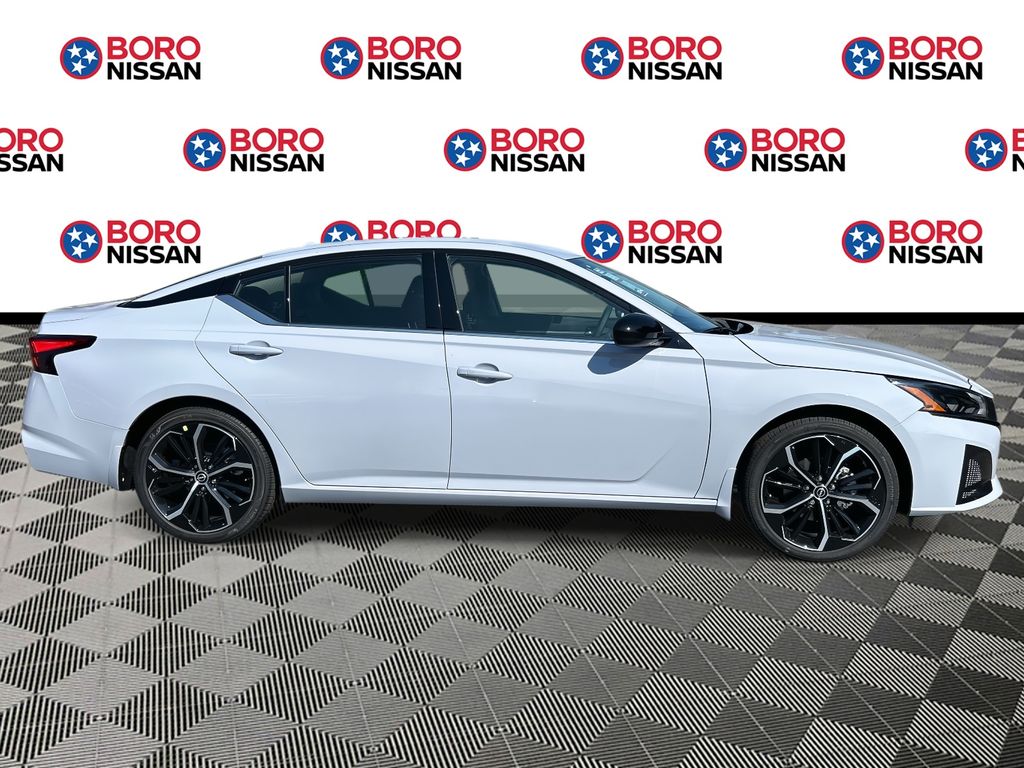 2025 Nissan Altima SR photo 2