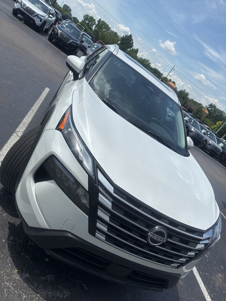 2024 Nissan Rogue SV AWD's photo