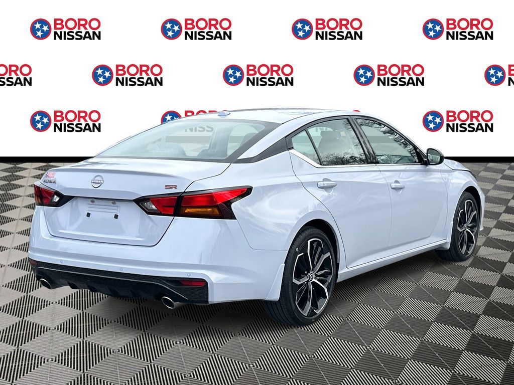 2025 Nissan Altima SR photo 2