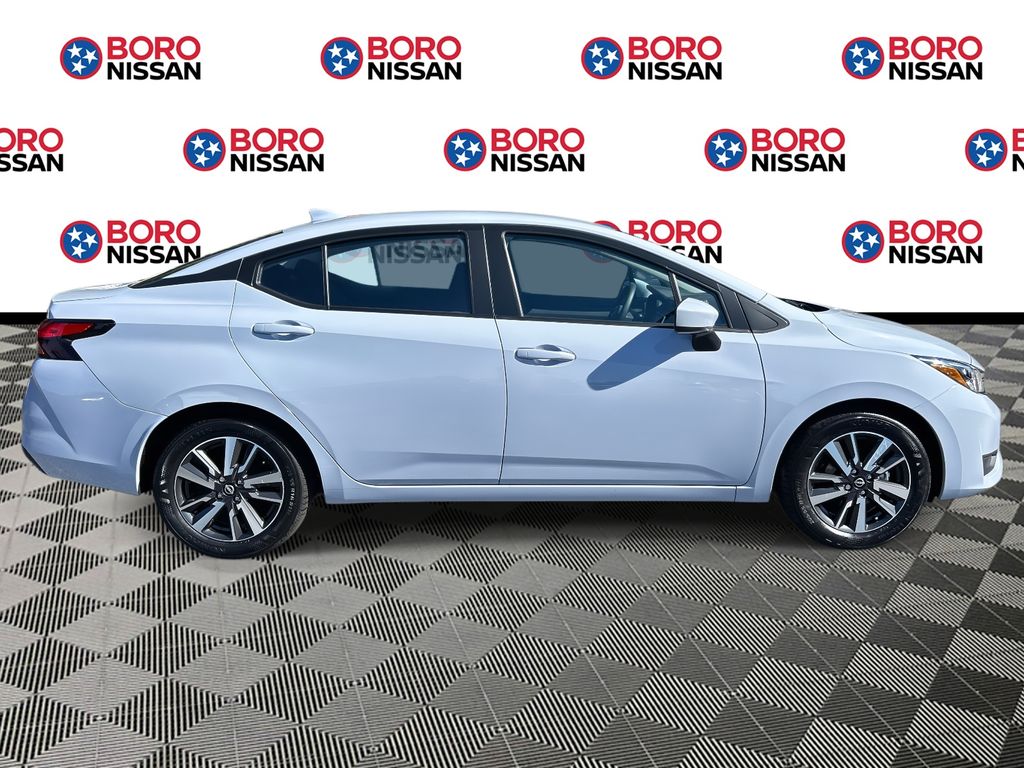 2025 Nissan Versa 1.6 SV photo 2