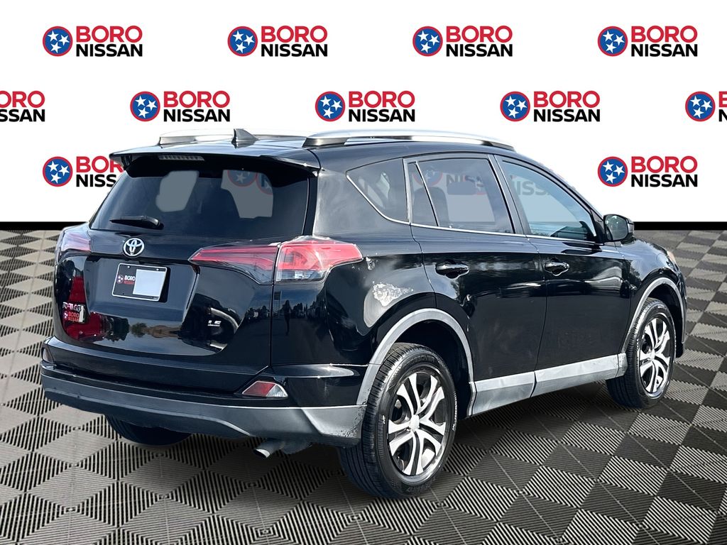 2016 Toyota RAV4 LE photo 3