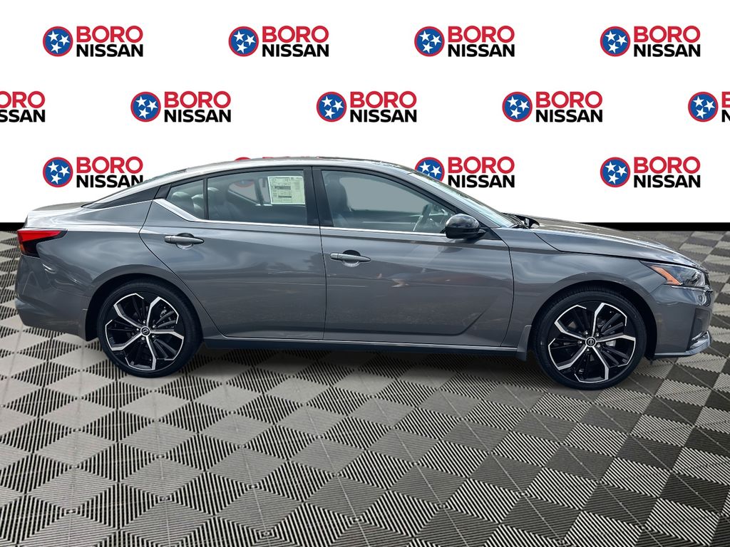 2025 Nissan Altima SR photo 2