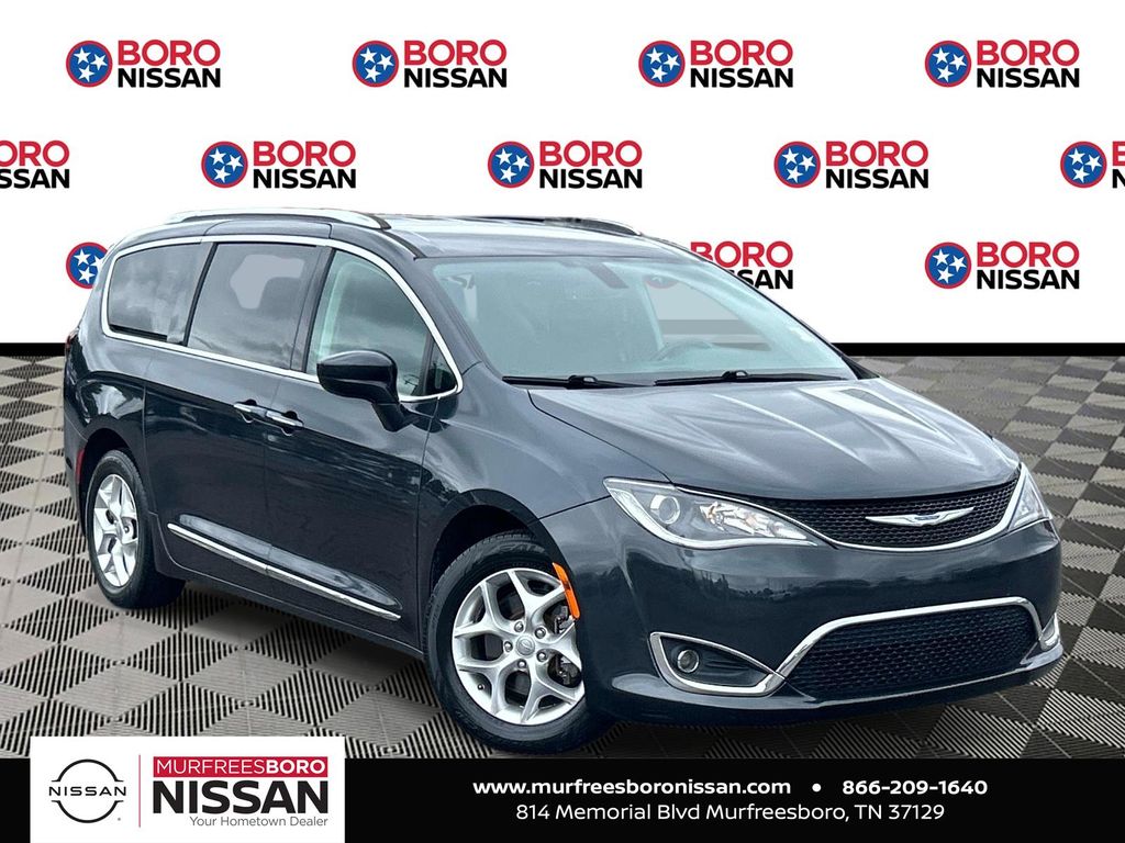 2020 Chrysler Pacifica Touring L's photo
