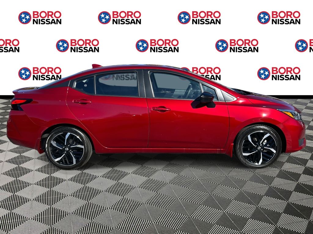 2025 Nissan Versa 1.6 SR photo 2