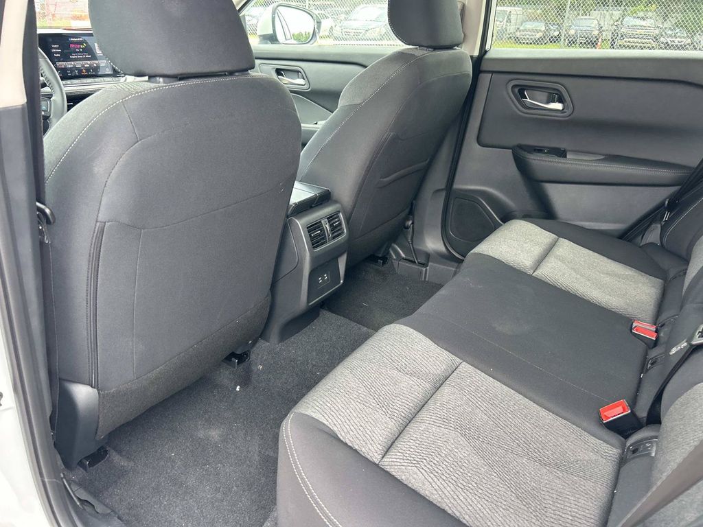 2026 Nissan Rogue SV - Photo 18