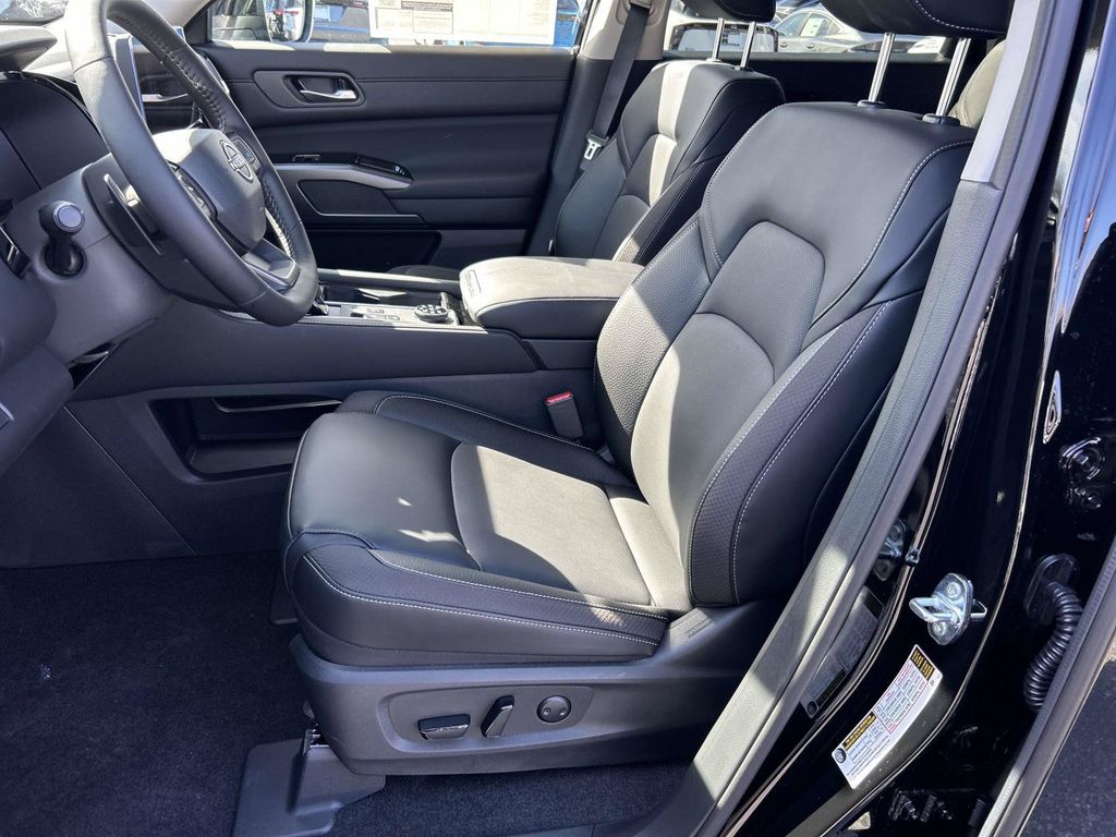 2026 Nissan Pathfinder SL - Photo 29