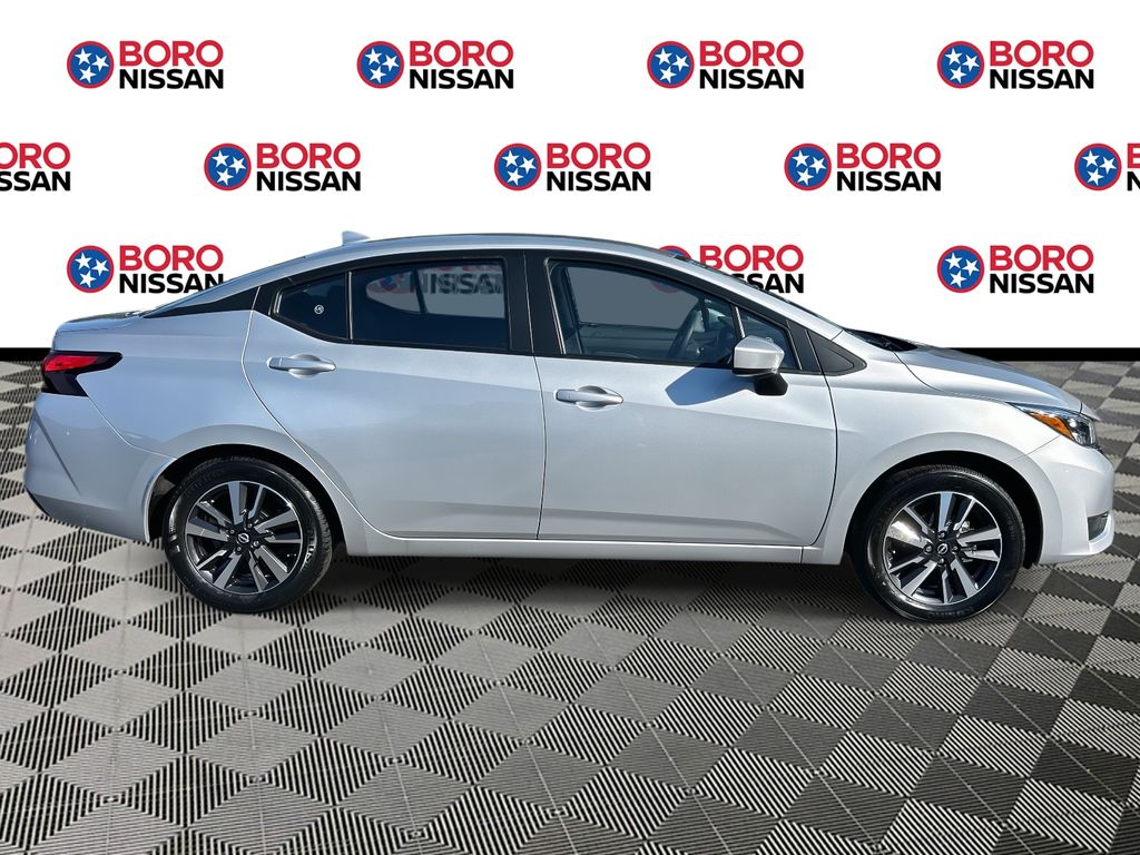 2025 Nissan Versa 1.6 SV photo 2