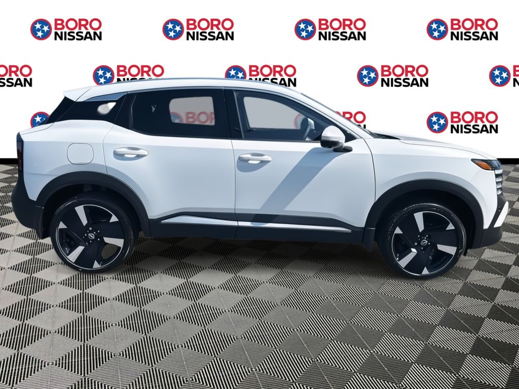 2025 Nissan Kicks SR photo 2