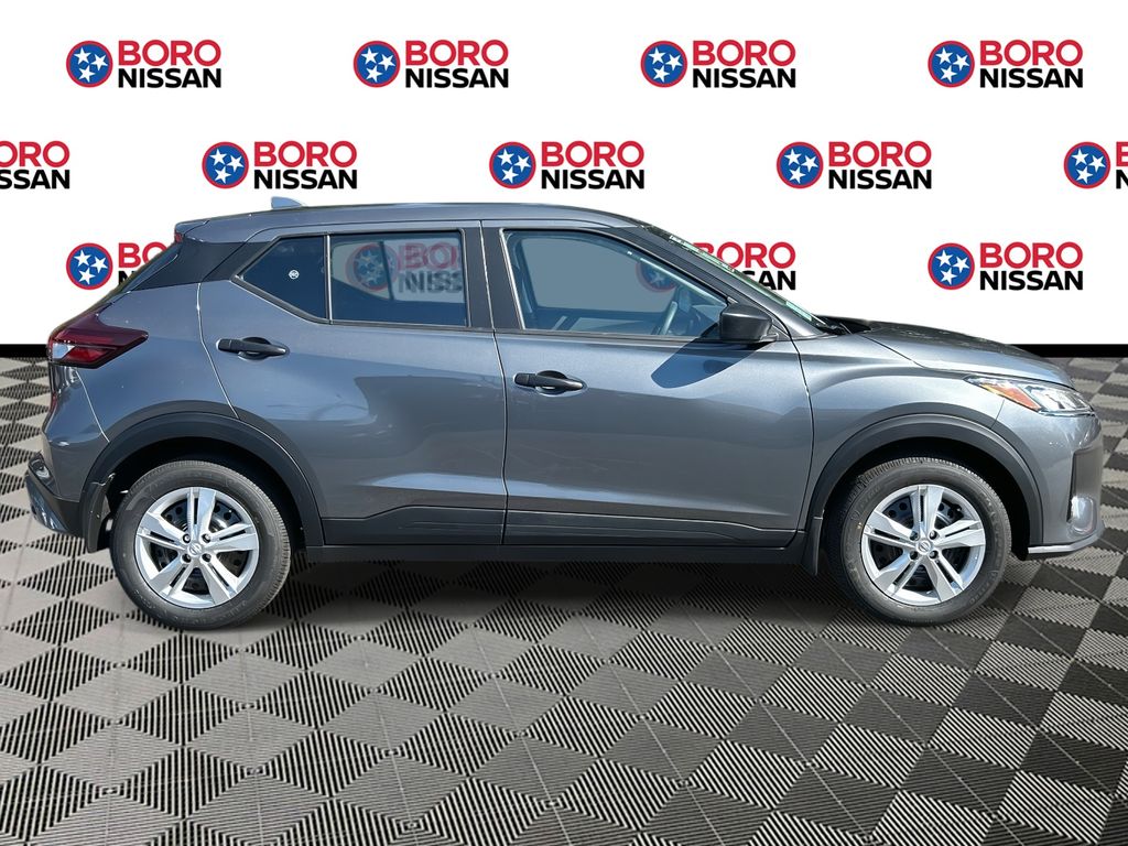 2025 Nissan Kicks Play S photo 2