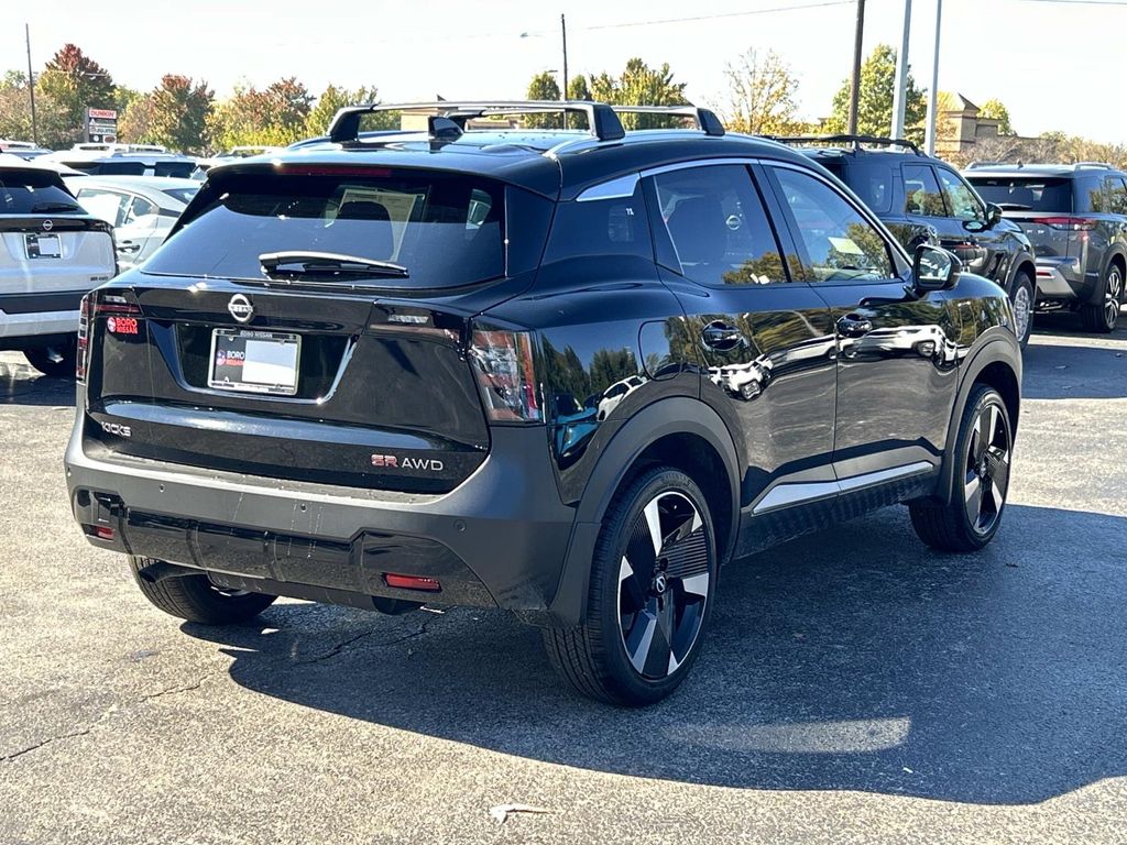 2026 Nissan Kicks SR photo 3