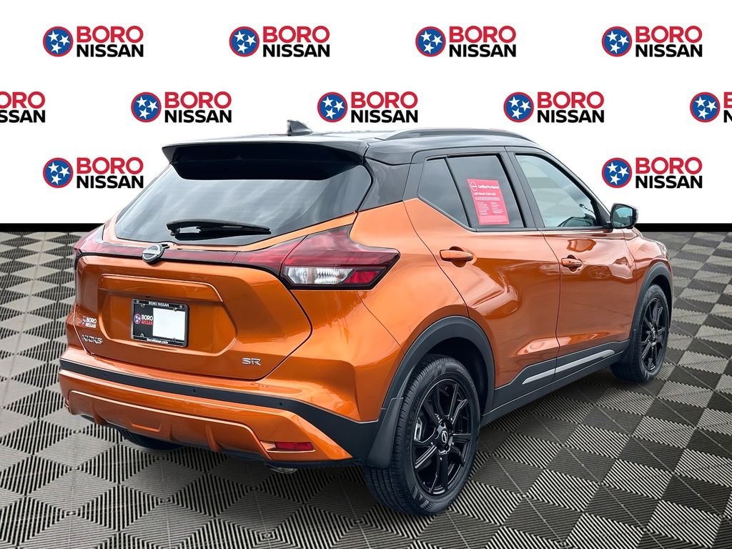 2023 Nissan Kicks SR photo 3
