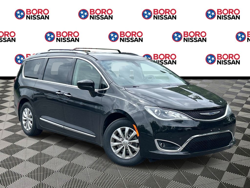2019 Chrysler Pacifica Touring L's photo