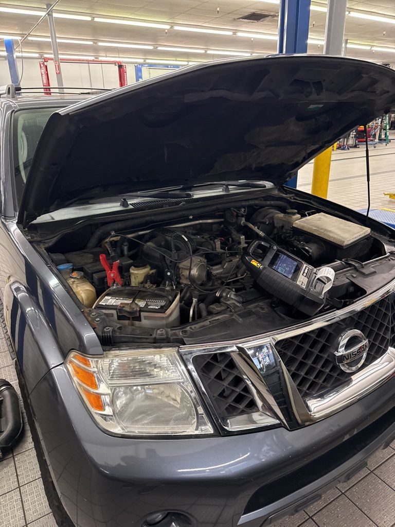 2012 Nissan Pathfinder SV 4x4's photo
