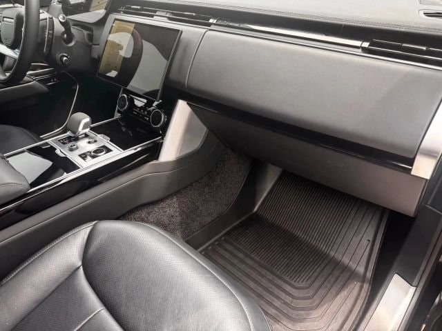 2023 Land Rover Range Rover SE - Photo 32