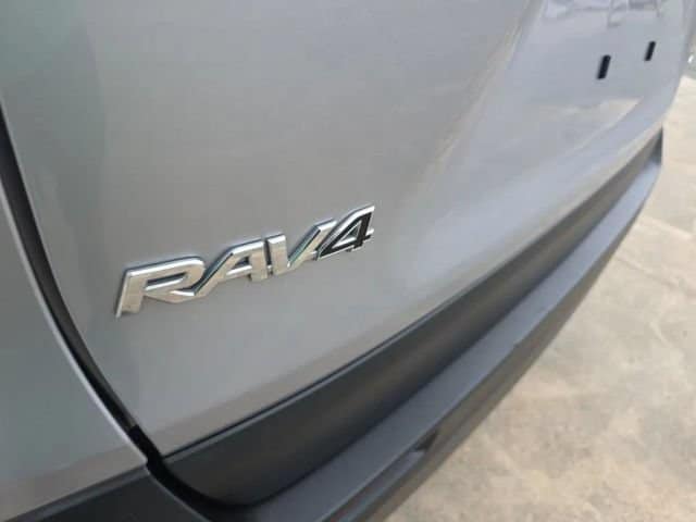 2019 Toyota RAV4 XLE - Photo 11