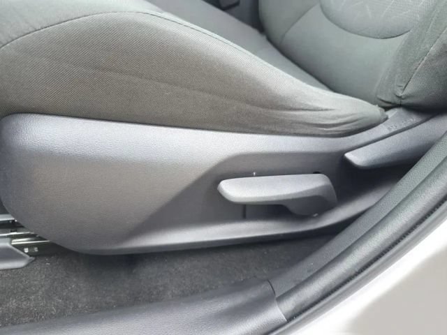 2019 Toyota RAV4 XLE - Photo 16