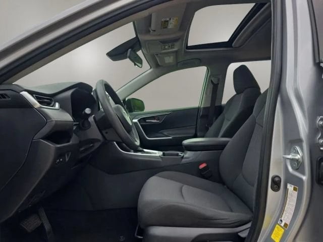 2019 Toyota RAV4 XLE - Photo 15