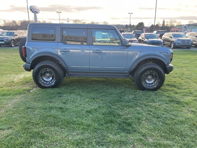 2025 Ford Bronco Outer Banks photo 3