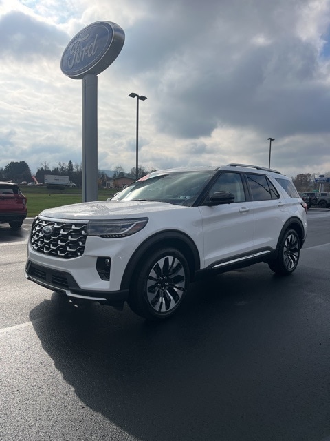 2026 Ford Explorer Platinum's photo