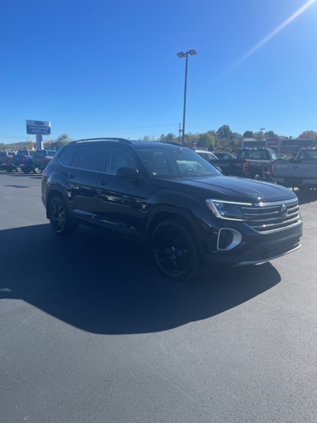 Used 2024 Volkswagen Atlas 2.0T SE w/Technology SUV