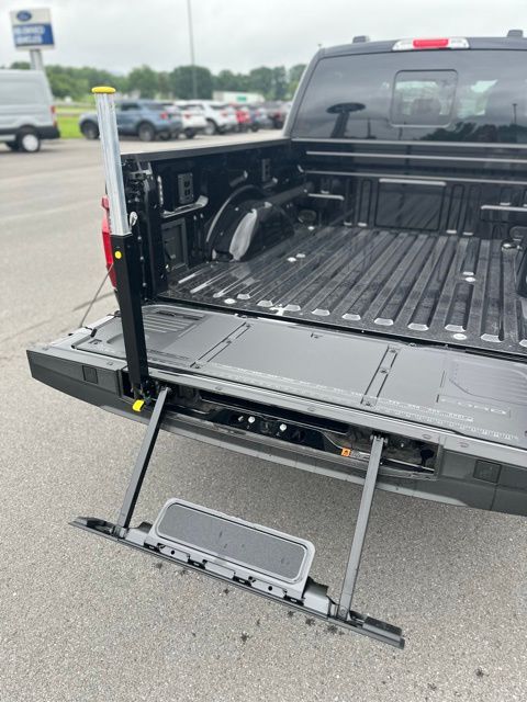 2025 Ford F-150 XLT - Photo 10
