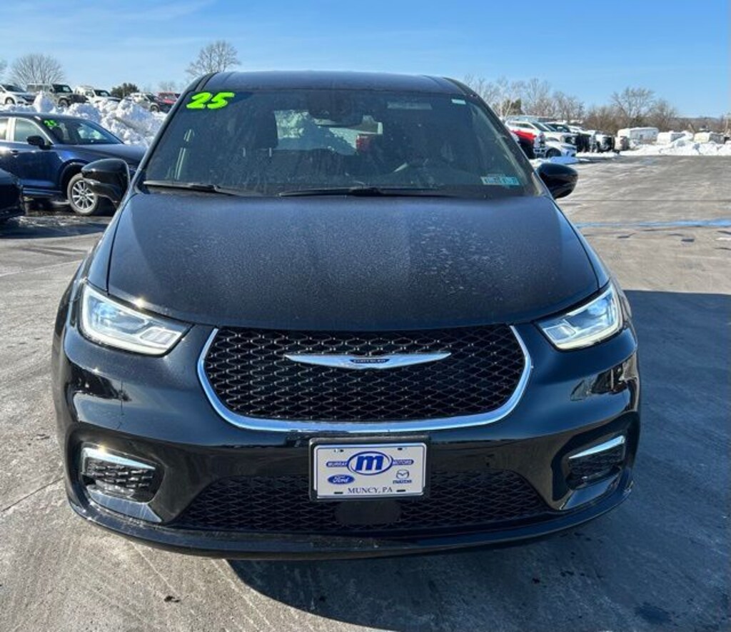 Used 2025 Chrysler Pacifica Select Passenger Van