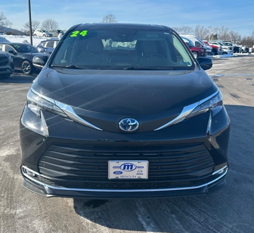Used 2024 Toyota Sienna XLE Passenger Van