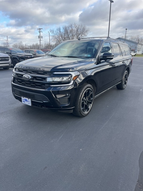 2022 Ford Expedition MAX Limited's photo