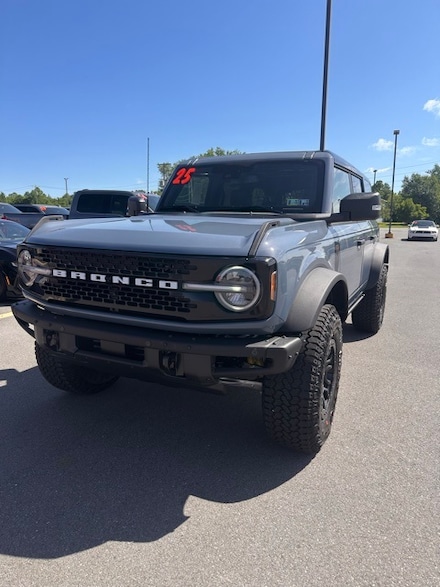 2025 Ford Bronco Badlands SUV