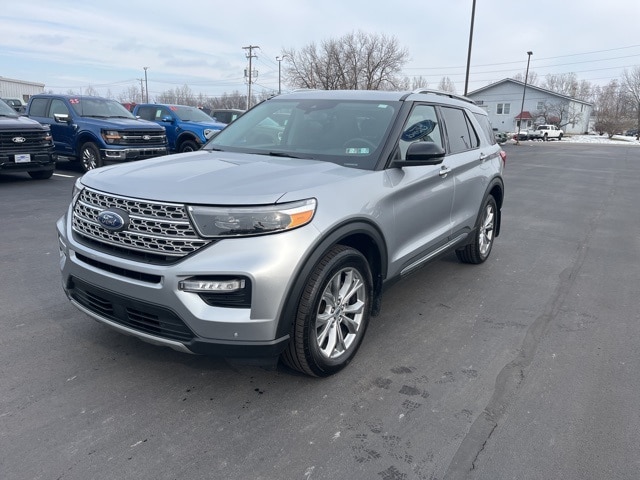 2022 Ford Explorer Limited's photo