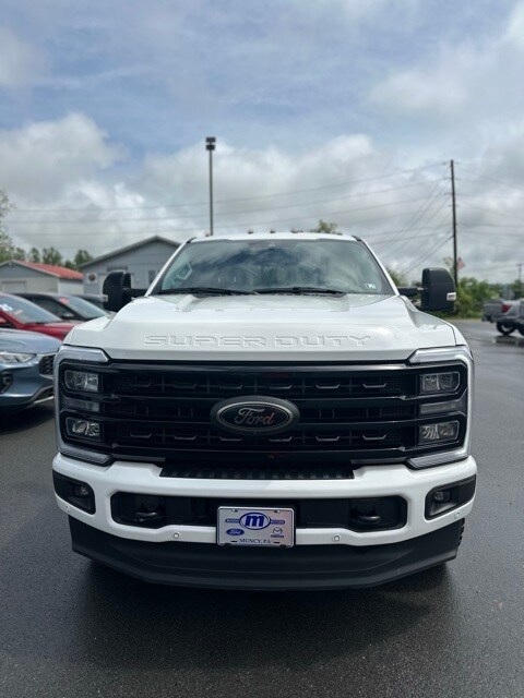 2023 Ford F-250 Lariat photo 2