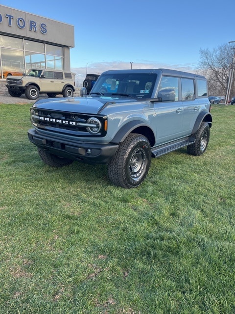 2025 Ford Bronco 4-Door Outer Banks's photo
