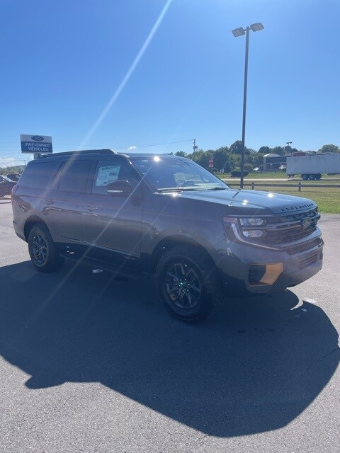 2025 Ford Expedition photo 3
